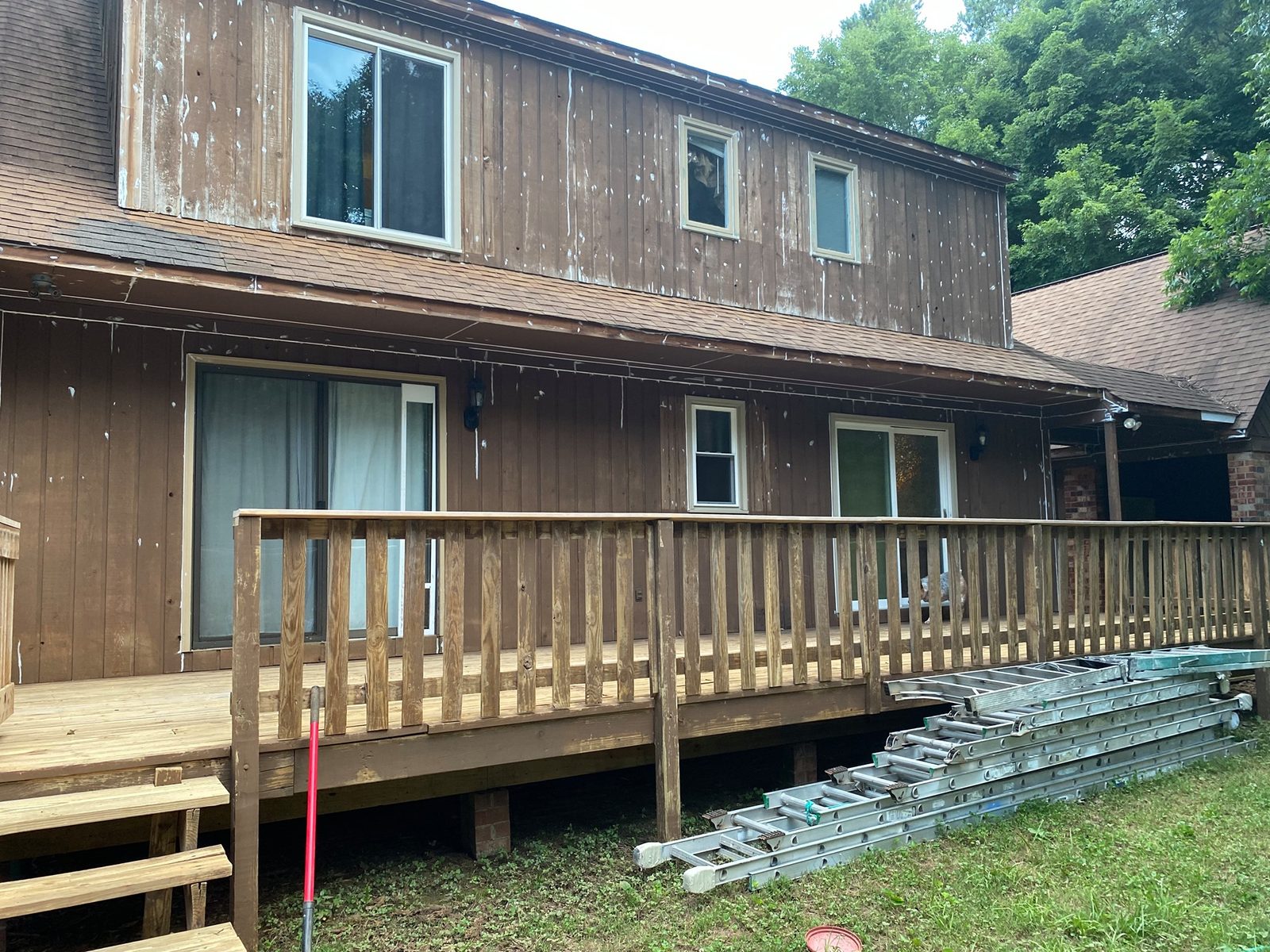 Faded and chalking exterior siding before painting — exterior painting by Roca’s Painters of Mebane, NC